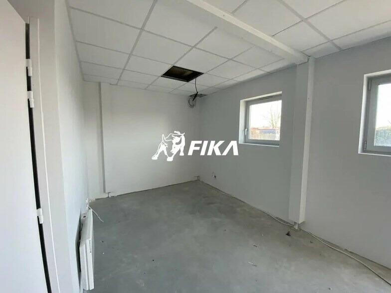 Flex in Lespinasse for lease - Interior Photo - Image 3 of 12