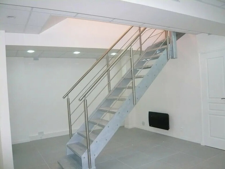 Retail in Paris for lease - Interior Photo - Image 3 of 5