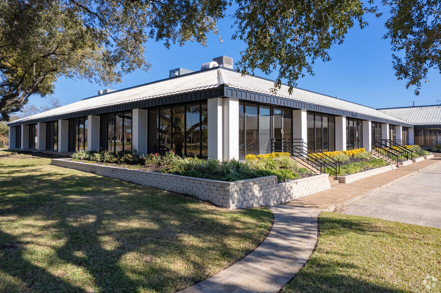 15534 W Hardy Rd, Houston, TX for lease - Building Photo - Image 1 of 34