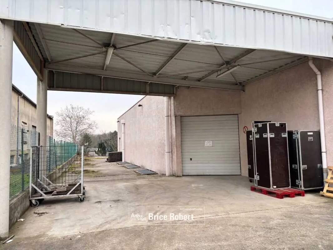 Flex in Corbas for lease Building Photo- Image 1 of 7