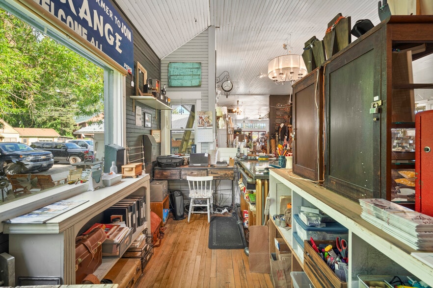 8 US Highway 2 E, Columbia Falls, MT for sale - Building Photo - Image 2 of 4