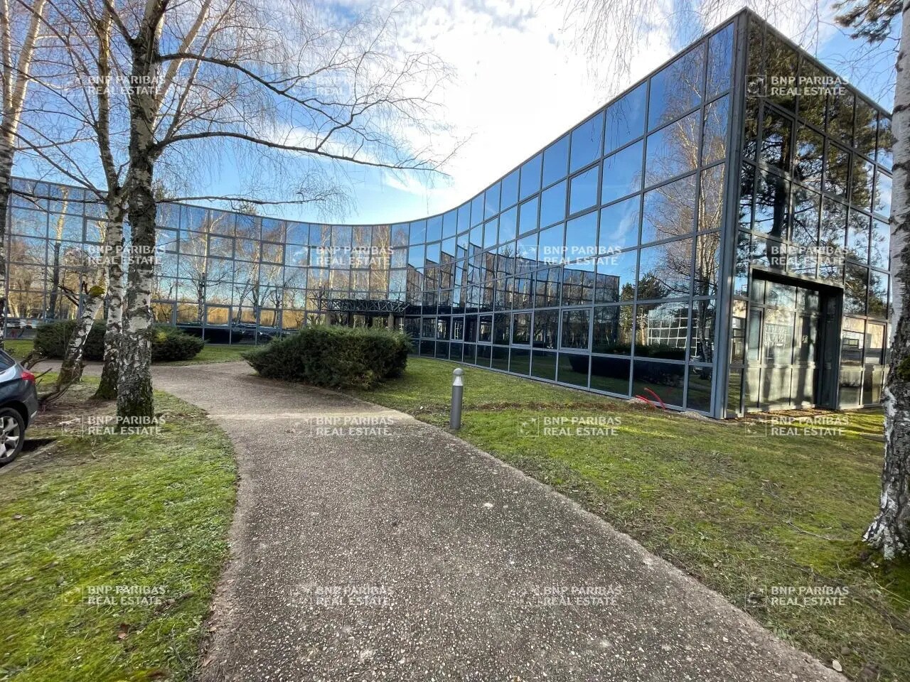 Flex in Saclay for sale Building Photo- Image 1 of 7