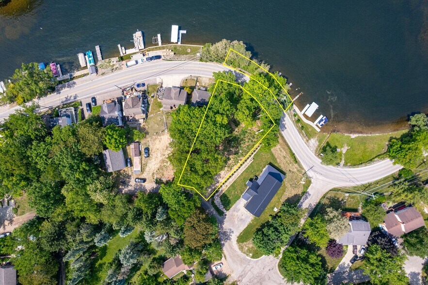 411 Heights rd, Lake Orion, MI for sale - Primary Photo - Image 1 of 12