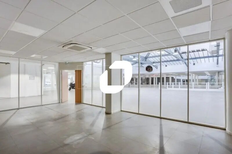 Retail in Paris for lease - Interior Photo - Image 3 of 6