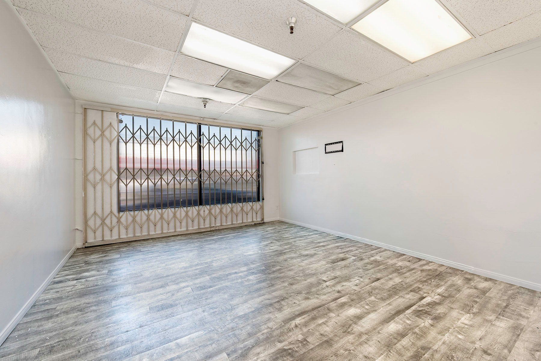 2338 E Anaheim St, Long Beach, CA for lease Interior Photo- Image 1 of 1