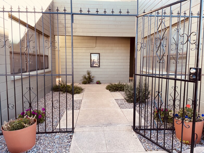 222 E Fry Blvd, Sierra Vista, AZ for sale - Building Photo - Image 2 of 5