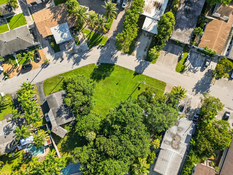 827 NE 14th Pl, Fort Lauderdale, FL for sale - Primary Photo - Image 1 of 9