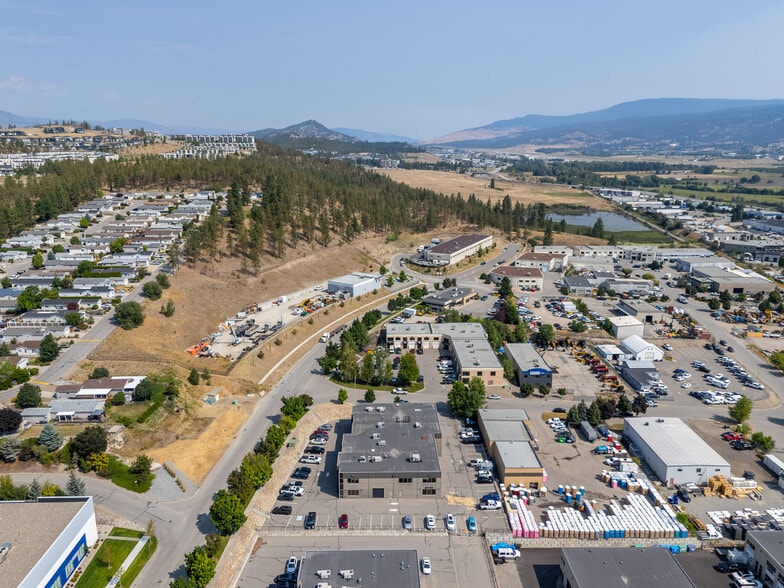 215 Neave Rd, Kelowna, BC for sale - Building Photo - Image 2 of 3