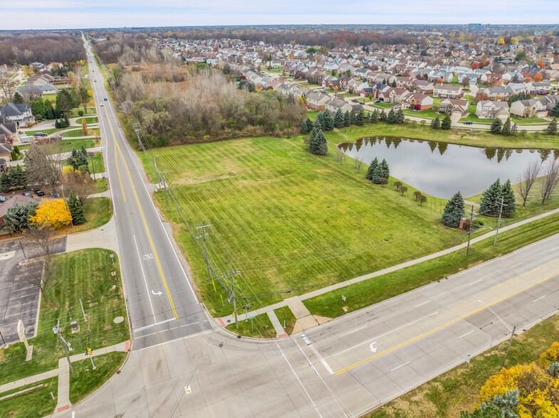 15170 15 Mile Rd, Sterling Heights, MI for sale - Building Photo - Image 3 of 9