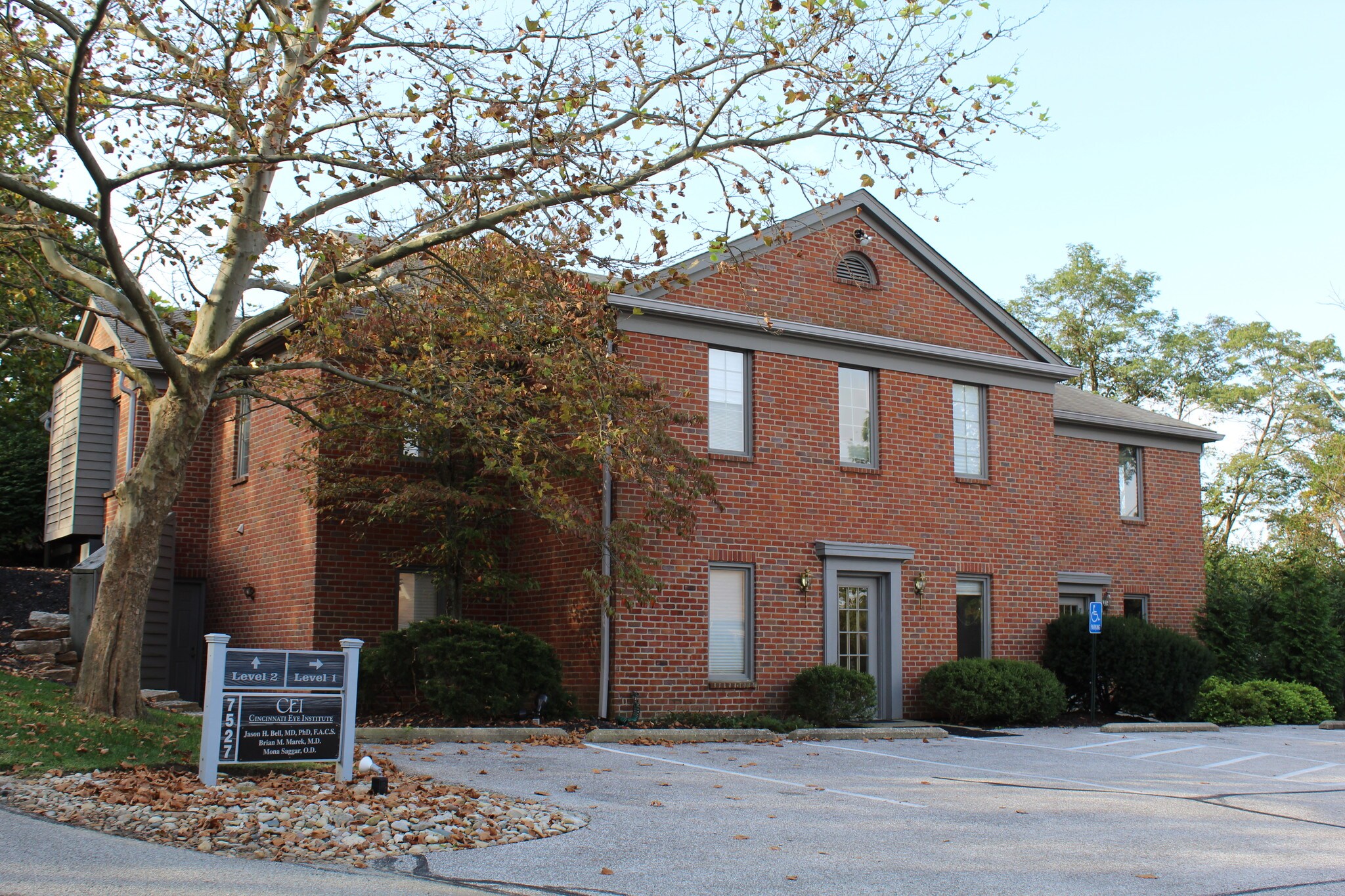 7527 State Rd, Cincinnati, OH for sale Building Photo- Image 1 of 1