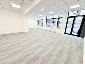 Office in Paris for lease Interior Photo- Image 1 of 7