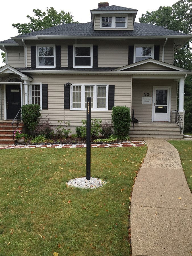 35 Fairview Ave, Verona, NJ 07044