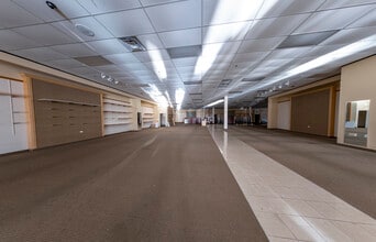 210 Haynes St, Talladega, AL for lease Interior Photo- Image 2 of 9