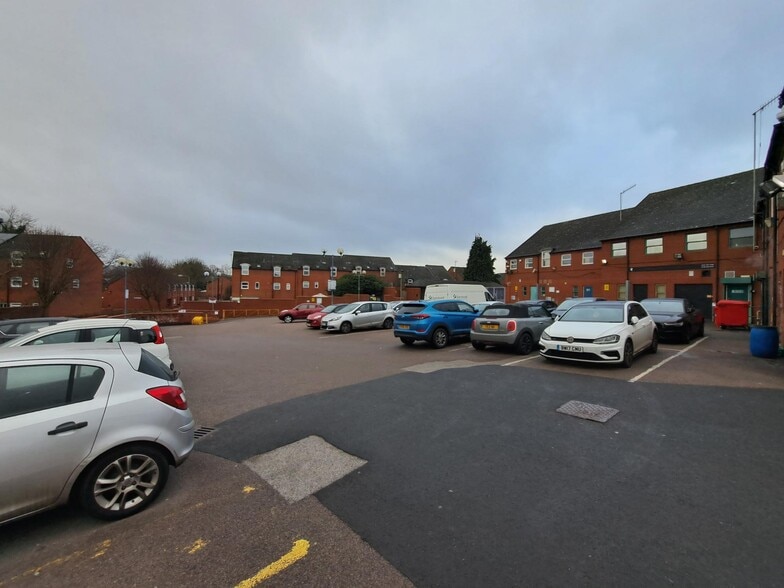 11-21 Unity Walk, Tipton for lease - Building Photo - Image 3 of 11