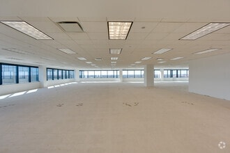 2100 E Lake Cook Rd, Buffalo Grove, IL for lease Interior Photo- Image 2 of 7