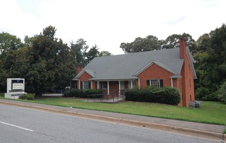 2720 Reynolda Rd, Winston-Salem, NC for sale - Building Photo - Image 1 of 1