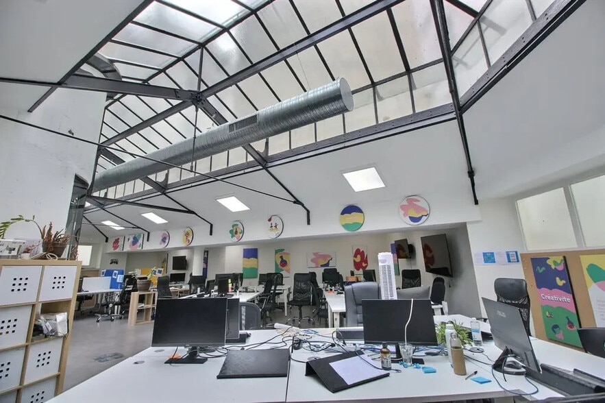 27 Rue De Citeaux, Paris for lease - Building Photo - Image 1 of 11