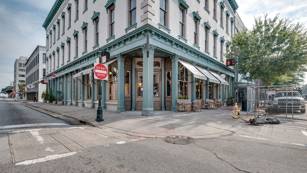 36 W Broughton St, Savannah, GA 31401