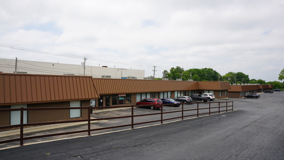 1600 S Noland Rd, Independence, MO for lease - Building Photo - Image 2 of 11