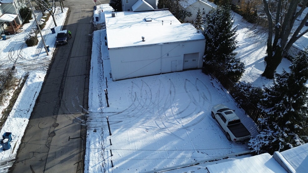 37930 2nd St, Willoughby, OH for sale - Building Photo - Image 3 of 8