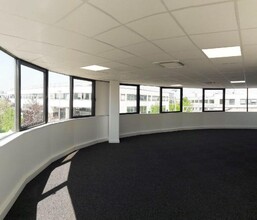 Office in Clichy for lease Interior Photo- Image 2 of 6
