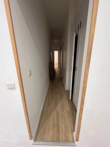 Retail in Vincennes for lease - Interior Photo - Image 3 of 4