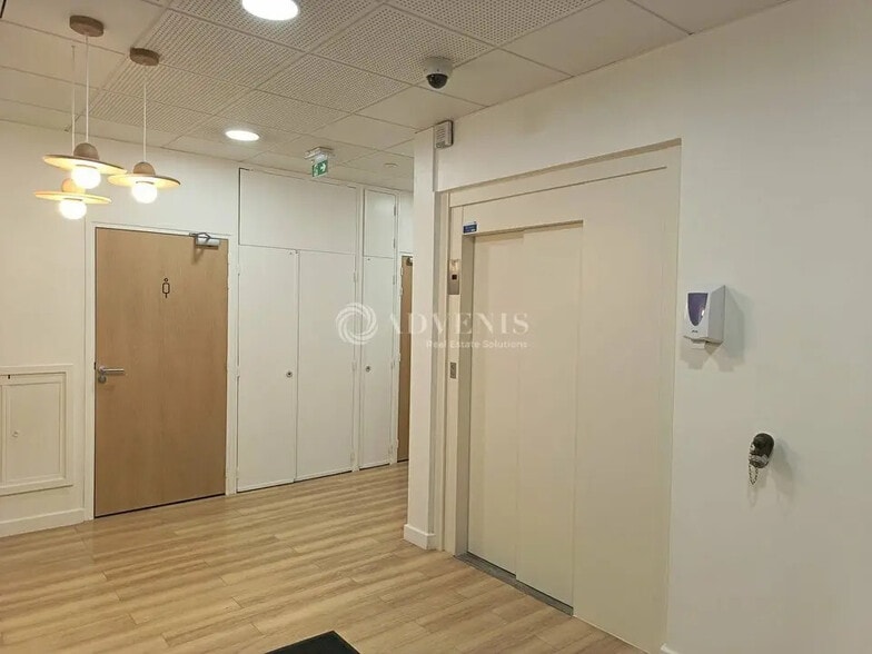 Office in Lille for lease - Interior Photo - Image 2 of 9
