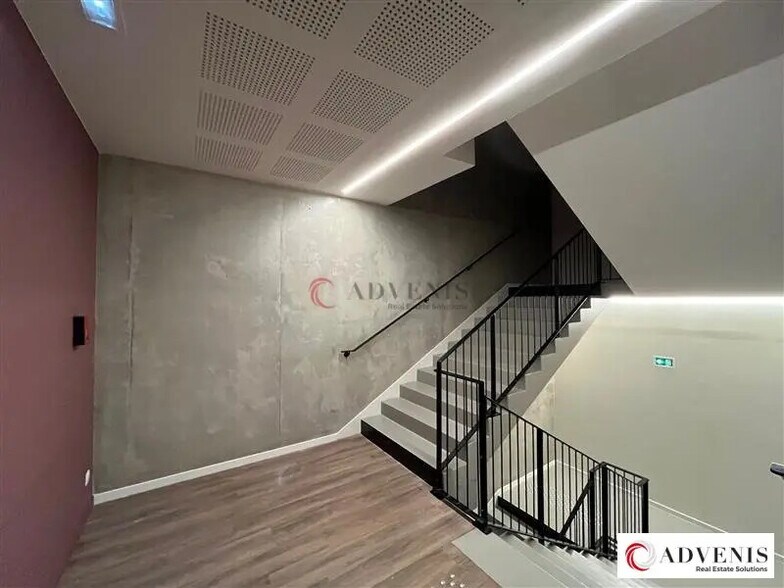 Office in Pessac for lease - Interior Photo - Image 2 of 10