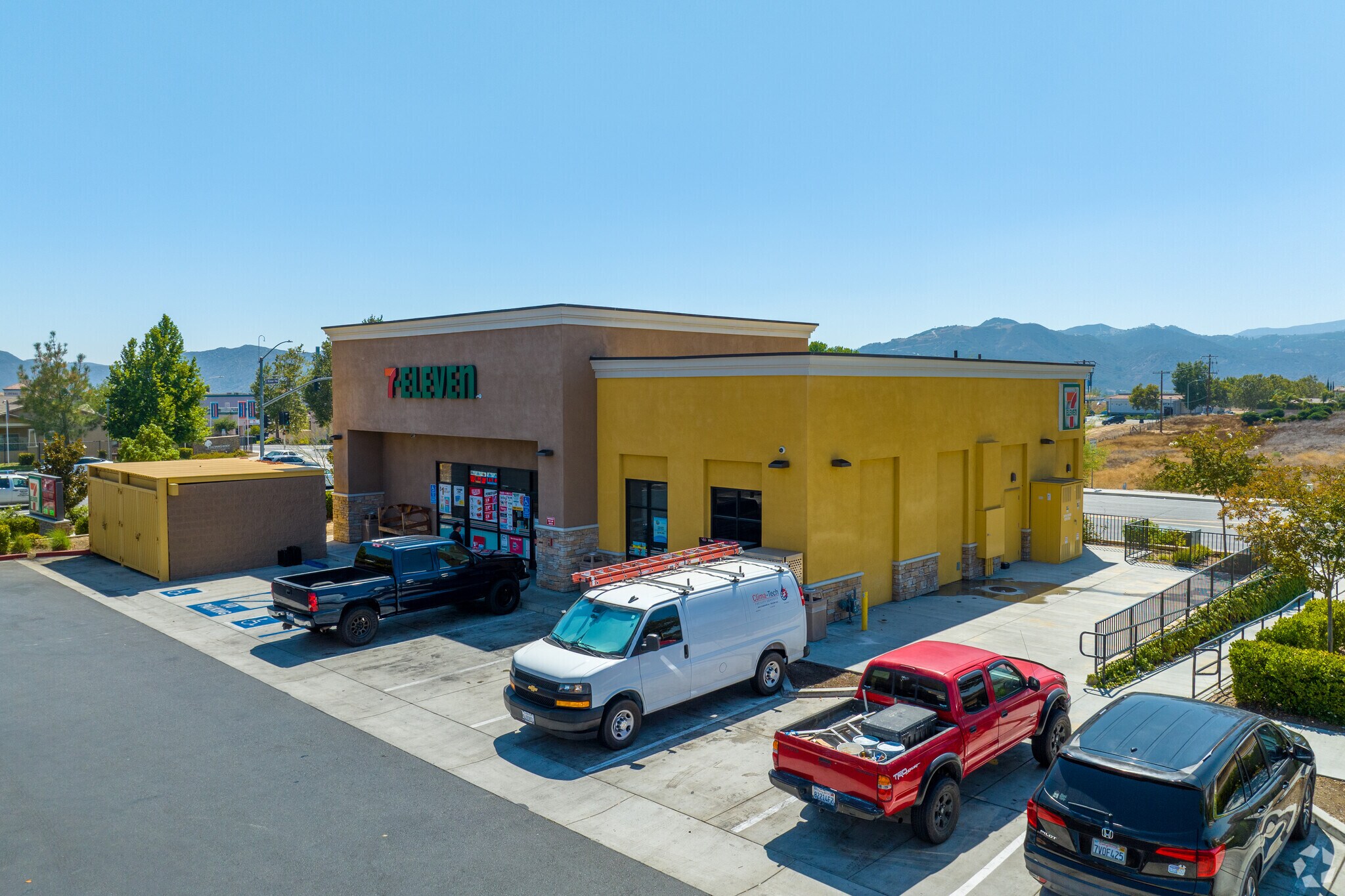 24116 Clinton Keith Rd, Wildomar, CA for sale Primary Photo- Image 1 of 1