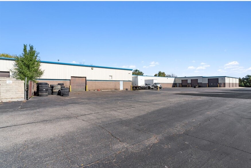 8881 Samuel Barton Dr, Belleville, MI for lease - Building Photo - Image 3 of 6
