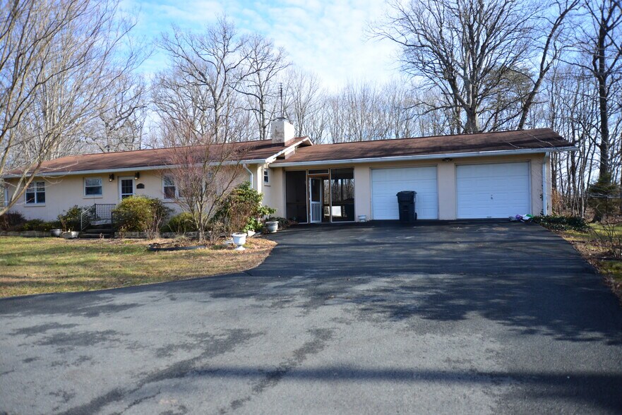 14209 Dumfries Rd, Manassas, VA 20112