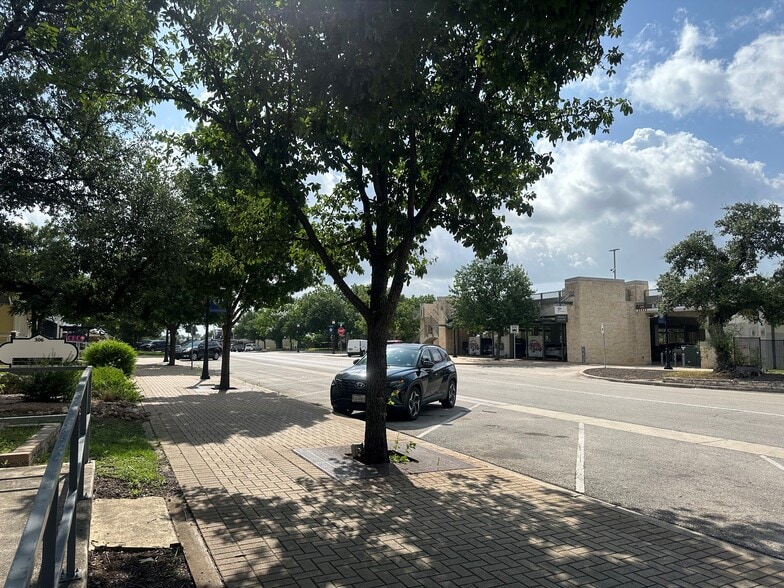 308 W Main St, Round Rock, TX for lease - Building Photo - Image 2 of 6