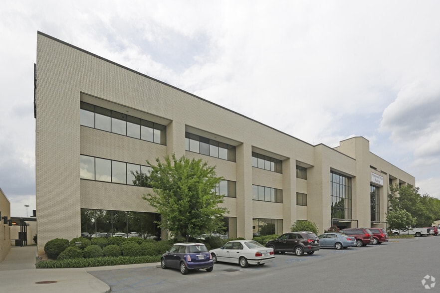 2051 Hamill Rd, Hixson, TN for lease - Primary Photo - Image 1 of 5