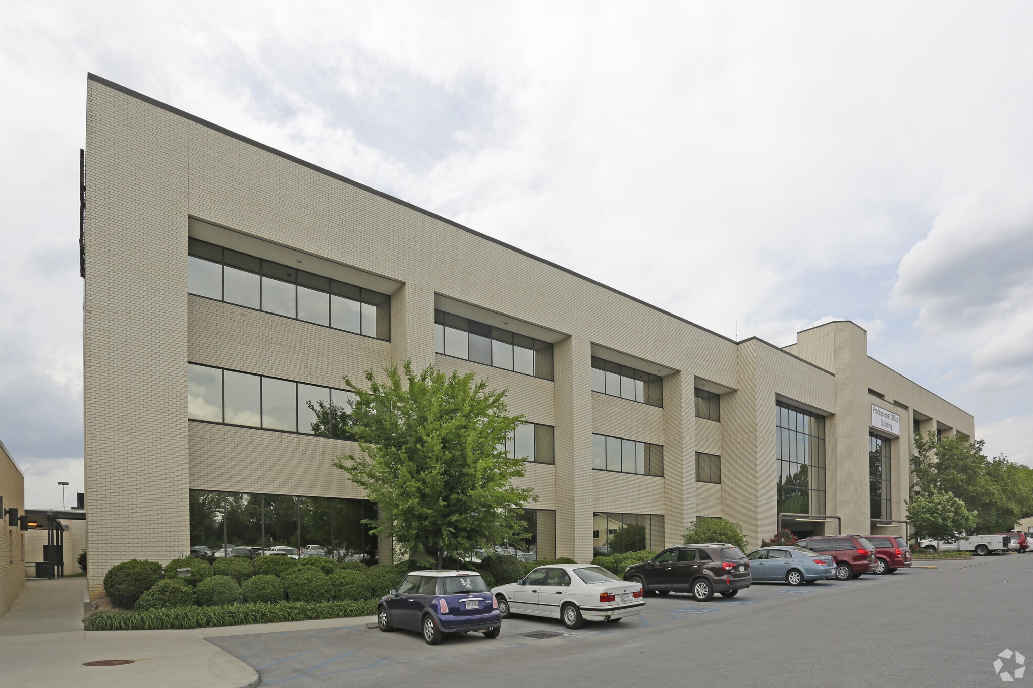 2051 Hamill Rd, Hixson, TN for lease Primary Photo- Image 1 of 6