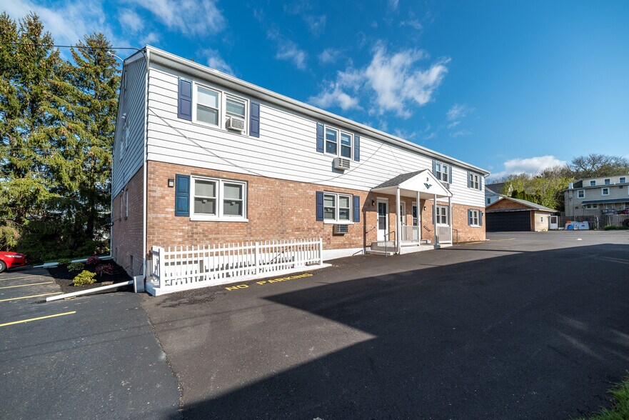 205 2nd St, Green Lane, PA for sale - Building Photo - Image 1 of 1