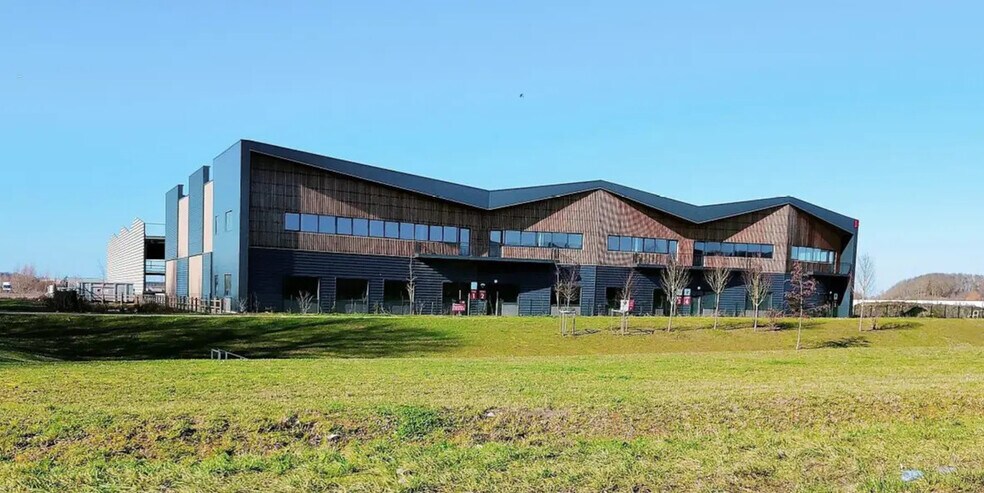 Flex in Moissy-Cramayel for sale - Building Photo - Image 1 of 5