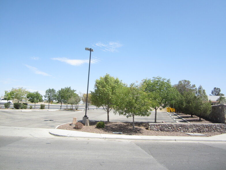 181 Gus Rallis Dr, El Paso, TX for lease - Building Photo - Image 3 of 86