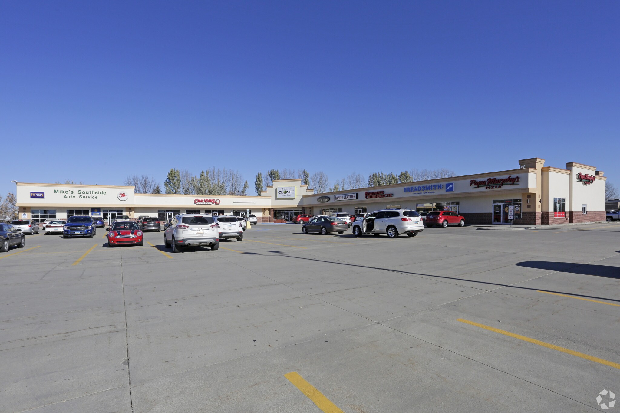 1617 32nd Ave S, Fargo, ND for sale Primary Photo- Image 1 of 1