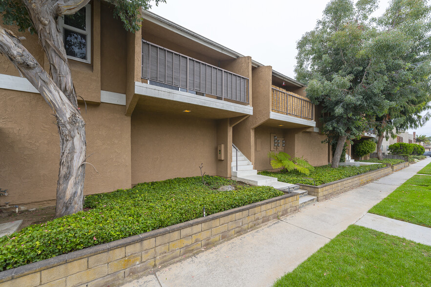 16861 Green Ln, Huntington Beach, CA for sale - Building Photo - Image 3 of 23