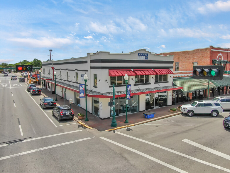 336 N Main St, Conroe, TX for sale - Building Photo - Image 2 of 10