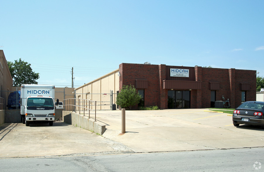 1805 W Detroit St, Broken Arrow, OK for lease - Primary Photo - Image 1 of 9