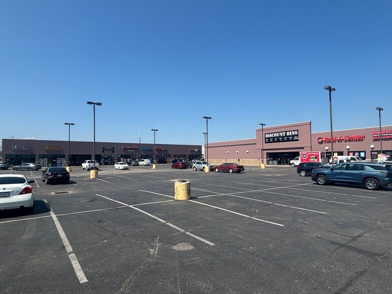 3040 W Broadway Blvd, Sedalia, MO for lease - Building Photo - Image 3 of 15