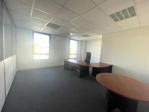 Rue Hans List, Croissy-sur-Seine for lease Interior Photo- Image 2 of 5