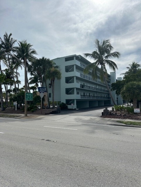 2335 Tamiami Trl N, Naples, FL for lease Building Photo- Image 1 of 5