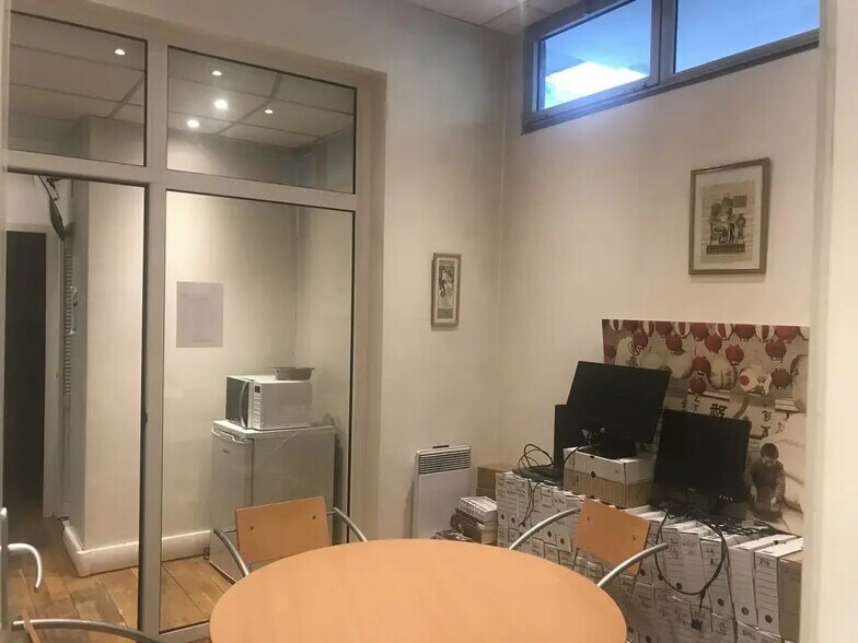 Flex in Vincennes for lease - Interior Photo - Image 2 of 6