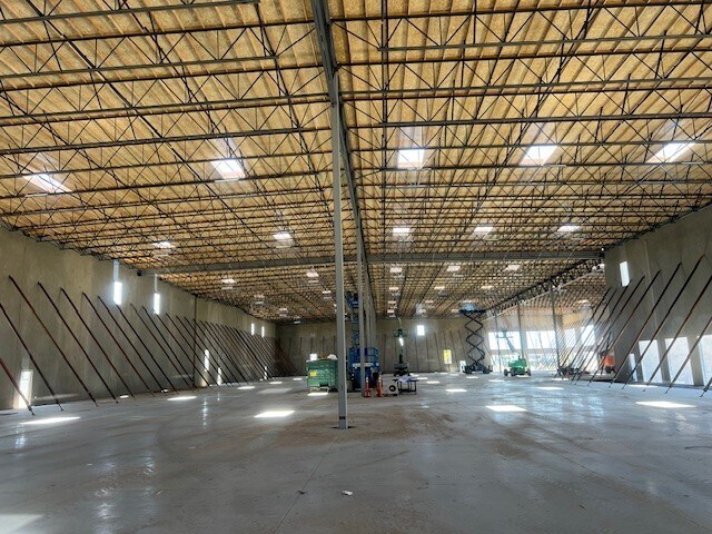 701 E Ball Rd, Anaheim, CA for lease - Building Photo - Image 3 of 5
