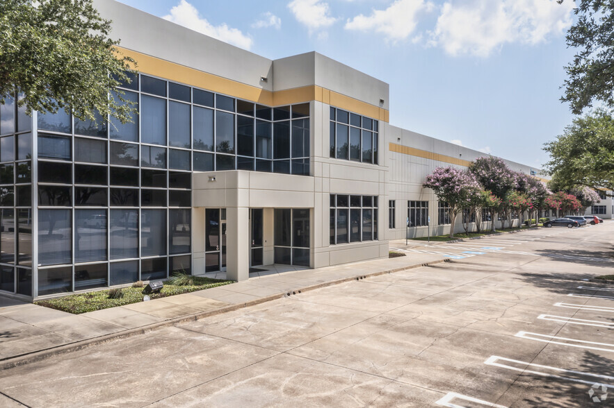 1703 N Plano Rd, Richardson, TX for lease - Building Photo - Image 1 of 26