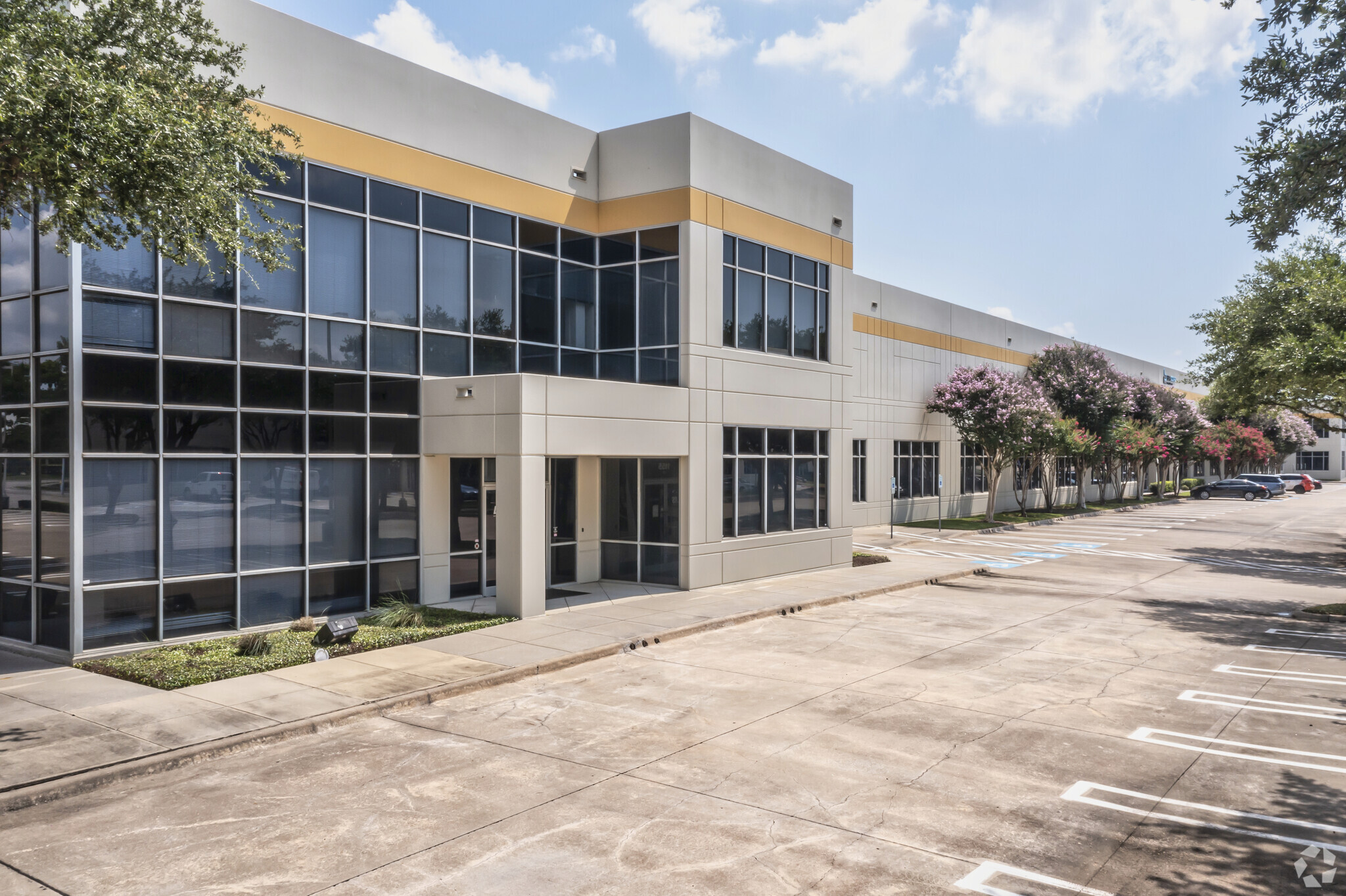 1703 N Plano Rd, Richardson, TX for lease Building Photo- Image 1 of 28