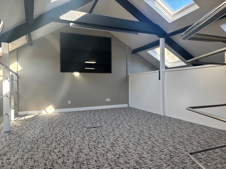 18 Monmouth Pl, Bath for lease - Interior Photo - Image 2 of 4