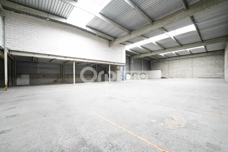 Location Local d'activités 1 150 m² - Photo 1